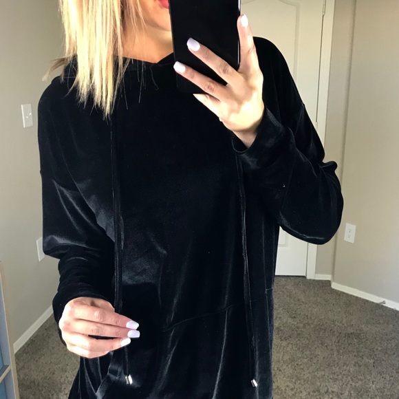 - Black Velvet Hooded Dress - - Picture 4 of 6